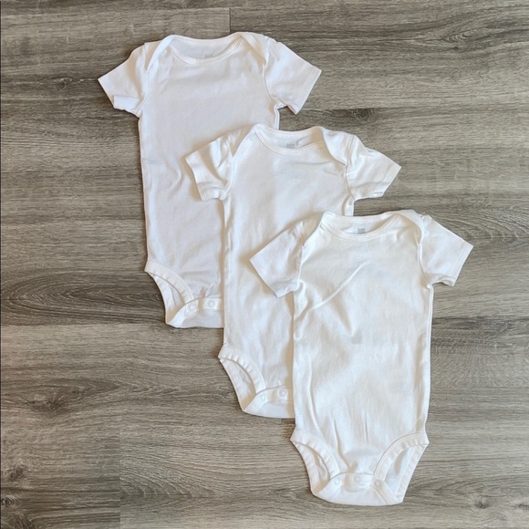 Carter's white 3 pack baby bodysuits - Picture 1 of 3